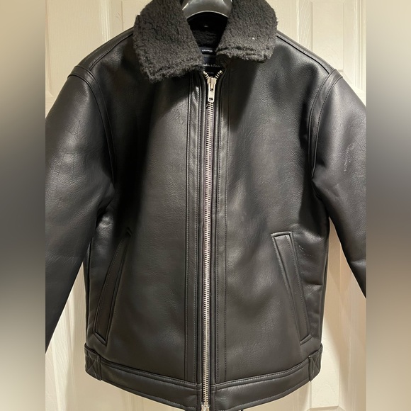 Abercrombie & Fitch Cropped Vegan Leather Jacket - Black / Medium - NWT - Picture 4 of 13